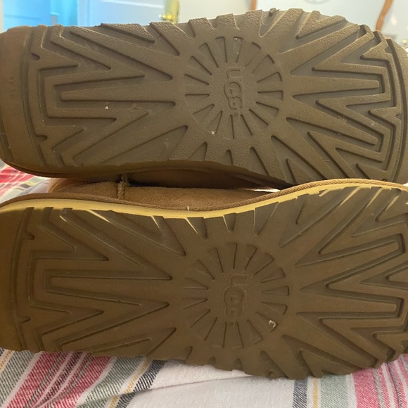 UGG Bailey Button - Picture 4 of 8